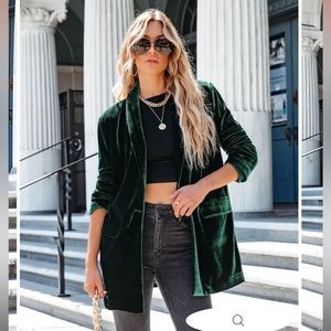 VICI POCKETED
VELVET BLAZER -
EMERALD